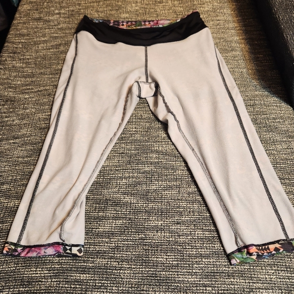 Lularoe Simply Comfortable Athletic Cropped Leggings Floral Colorful - Picture 6 of 9